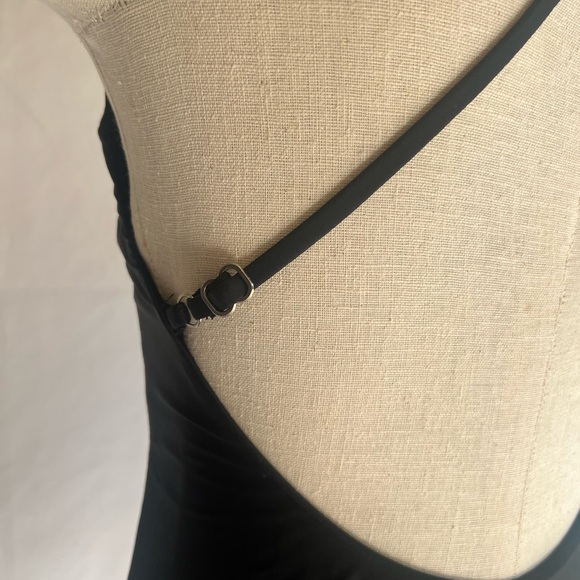 Sports Illustrated Sexy One Piece Swimsuit - Picture 5 of 5